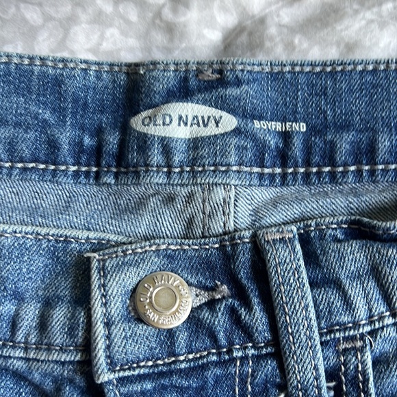 Old navy boyfriend jean shorts - Picture 2 of 5